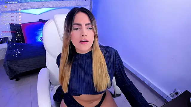 Snapshot of harper_woods_ chatting on 02.03.25 harper woods online show from 02.03.25