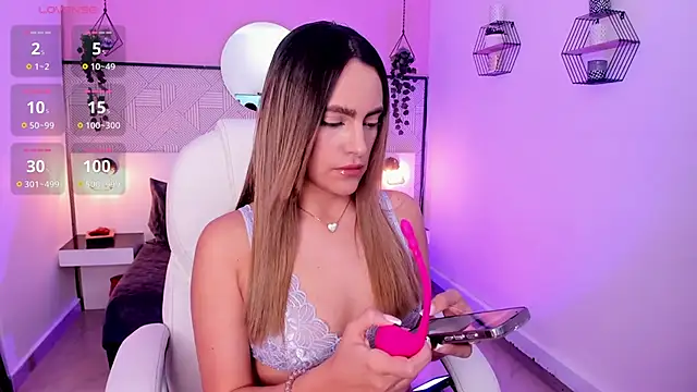 Snapshot of harper_woods_ chatting on 02.24.25 harper woods online show from 02.24.25