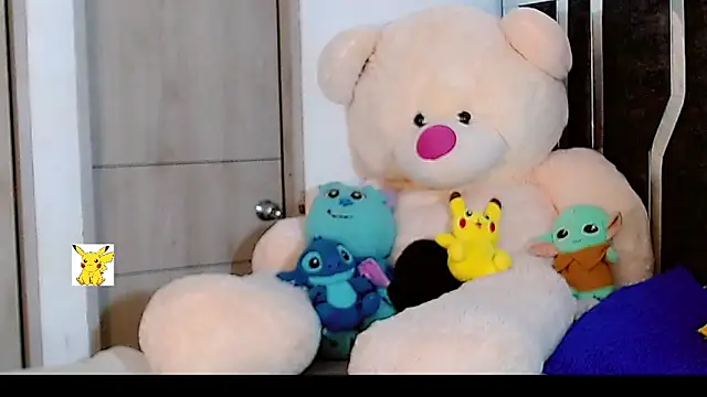 Snapshot of honey_skin chatting on 12.21.24 honey skin online show from 12.21.24