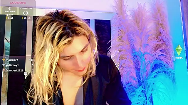 Snapshot of honey_skin chatting on 02.14.26 honey skin online show from 02.14.26