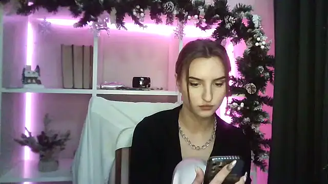 Snapshot of X_Alisa chatting on 12.26.24 X Alisa online show from 12.26.24