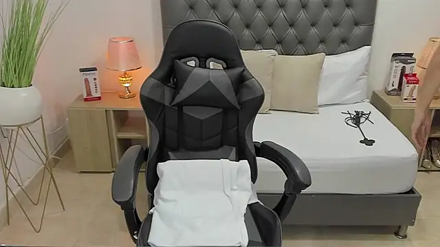 candy summer28 online show from 01.29.25