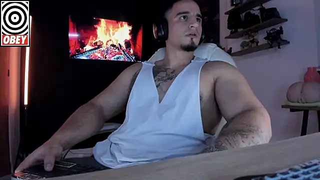 Snapshot of kingbear777 chatting on 10.02.25 kingbear777 online show from 10.02.25