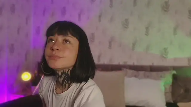 Snapshot of Scolw chatting on 10.27.25 Scolw online show from 10.27.25