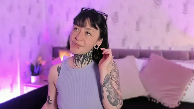 Snapshot of Scolw chatting on 11.11.25 Scolw online show from 11.11.25