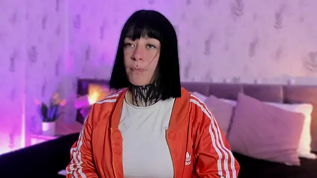 Snapshot of Scolw chatting on 11.20.25 Scolw online show from 11.20.25