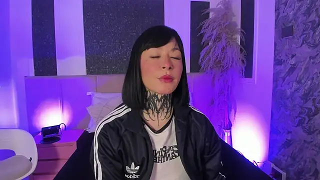 Snapshot of Scolw chatting on 12.01.25 Scolw online show from 12.01.25