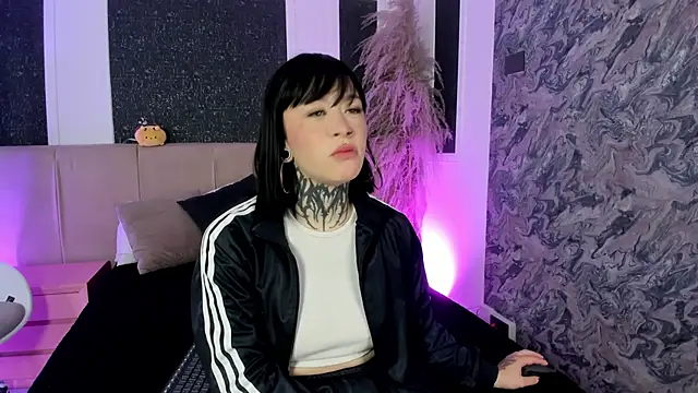 Snapshot of Scolw chatting on 12.15.25 Scolw online show from 12.15.25