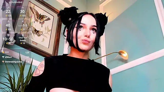 Snapshot of 1Munique chatting on 02.23.25 1Munique online show from 02.23.25