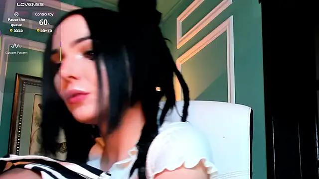 Snapshot of 1Munique chatting on 02.27.25 1Munique online show from 02.27.25