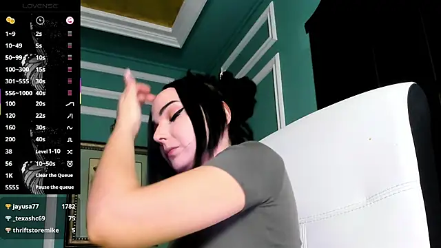 Snapshot of 1Munique chatting on 03.20.25 1Munique online show from 03.20.25