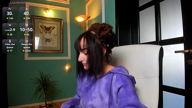 Snapshot of 1Munique chatting on 10.13.25 1Munique online show from 10.13.25