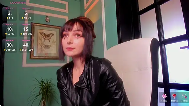 Snapshot of 1Munique chatting on 11.24.25 1Munique online show from 11.24.25