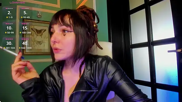 Snapshot of 1Munique chatting on 11.26.25 1Munique online show from 11.26.25