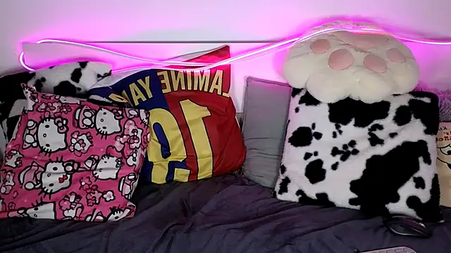 Snapshot of nicollewetpussy chatting on 09.28.25 nicollewetpussy online show from 09.28.25