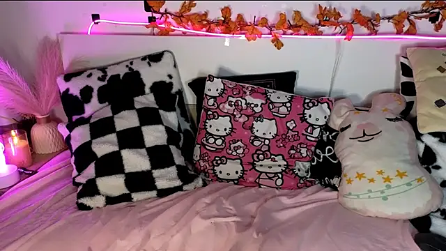 Snapshot of nicollewetpussy chatting on 11.20.25 nicollewetpussy online show from 11.20.25