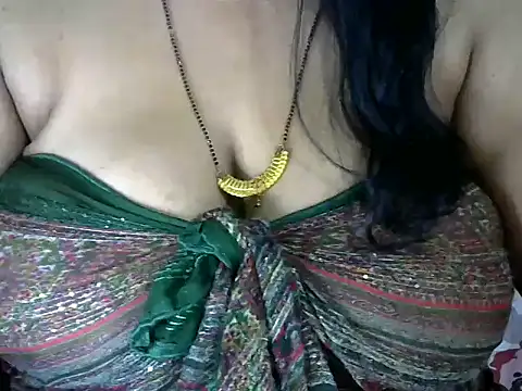 Snapshot of dramebaz_queen chatting on 10.21.25 dramebaz queen online show from 10.21.25