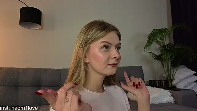 Snapshot of Naomi_Girly chatting on 10.20.25 Naomi Girly online show from 10.20.25