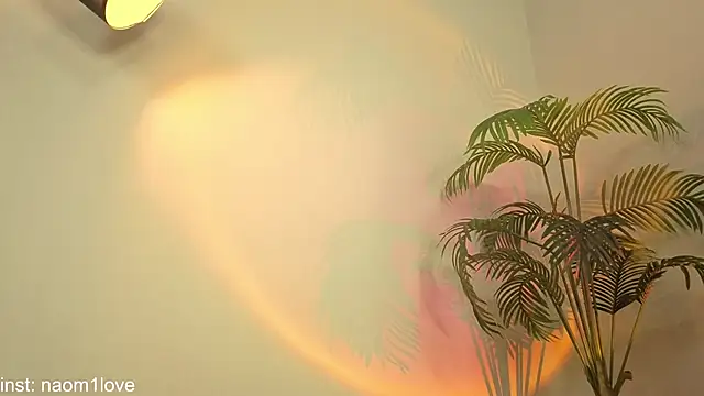 Snapshot of Naomi_Girly chatting on 12.13.25 Naomi Girly online show from 12.13.25