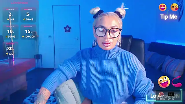 Snapshot of beauty_chl0e chatting on 12.01.25 beauty chl0e online show from 12.01.25