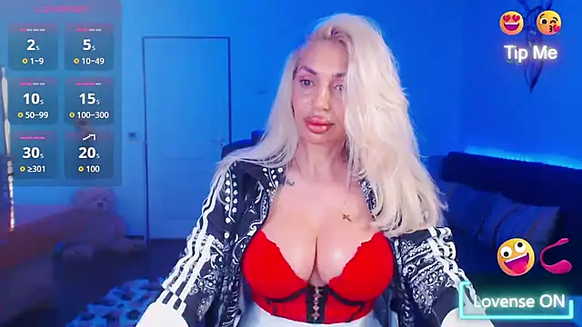 Snapshot of beauty_chl0e chatting on 04.02.26 beauty chl0e online show from 04.02.26