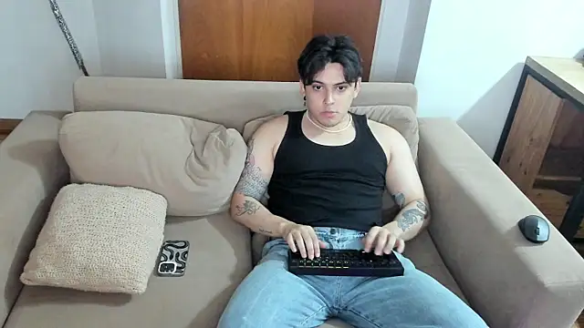 Snapshot of Markuss_b chatting on 02.01.25 Markuss b online show from 02.01.25