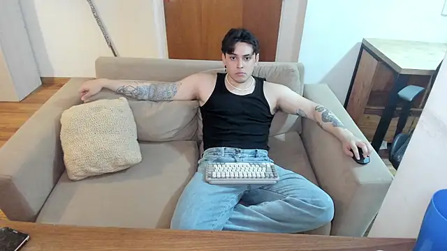 Snapshot of Markuss_b chatting on 02.04.25 Markuss b online show from 02.04.25