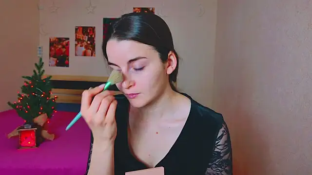 Snapshot of Miss_Arwen chatting on 12.20.24 Miss Arwen online show from 12.20.24