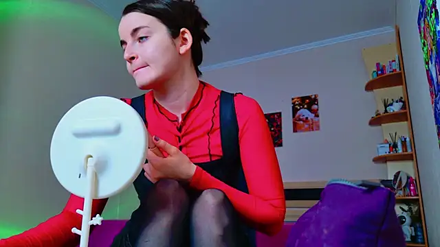 Snapshot of Miss_Arwen chatting on 02.07.25 Miss Arwen online show from 02.07.25