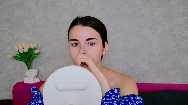 Snapshot of Miss_Arwen chatting on 09.23.25 Miss Arwen online show from 09.23.25