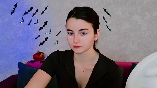 Snapshot of Miss_Arwen chatting on 10.13.25 Miss Arwen online show from 10.13.25