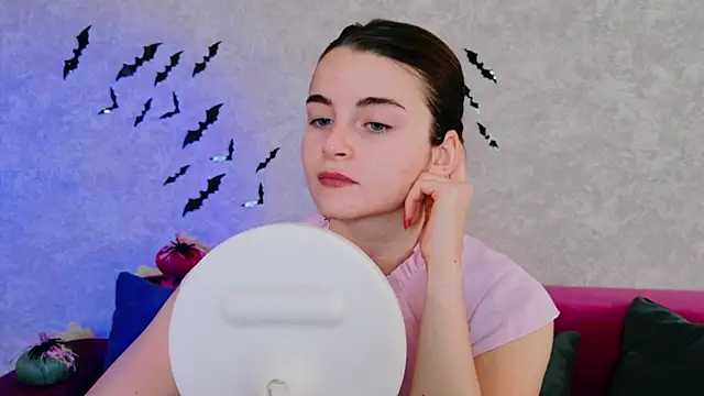 Snapshot of Miss_Arwen chatting on 10.14.25 Miss Arwen online show from 10.14.25