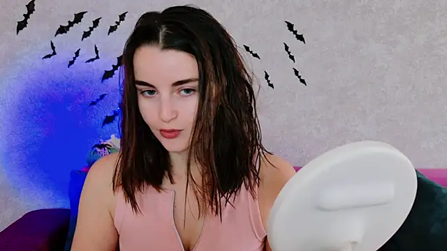 Snapshot of Miss_Arwen chatting on 10.27.25 Miss Arwen online show from 10.27.25