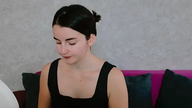 Snapshot of Miss_Arwen chatting on 11.06.25 Miss Arwen online show from 11.06.25