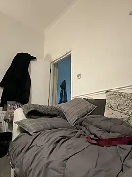 Snapshot of Shyboy817 chatting on 12.15.25 Shyboy817 online show from 12.15.25