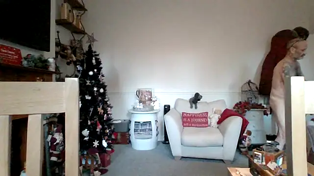 Snapshot of Shyboy817 chatting on 12.16.25 Shyboy817 online show from 12.16.25