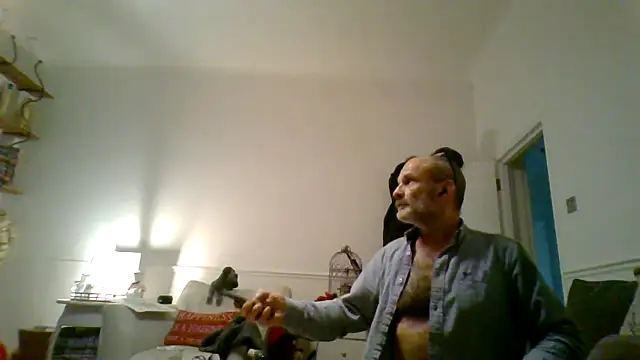 Snapshot of Shyboy817 chatting on 12.17.25 Shyboy817 online show from 12.17.25