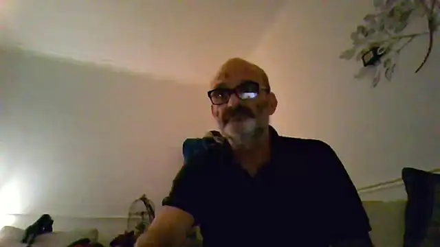 Snapshot of Shyboy817 chatting on 12.20.25 Shyboy817 online show from 12.20.25