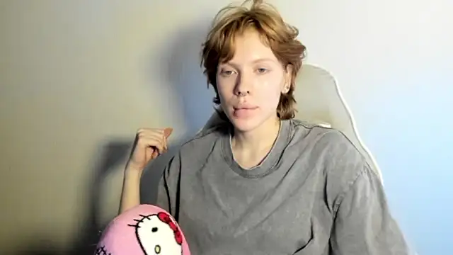 Snapshot of StellaDavis chatting on 12.22.25 StellaDavis online show from 12.22.25