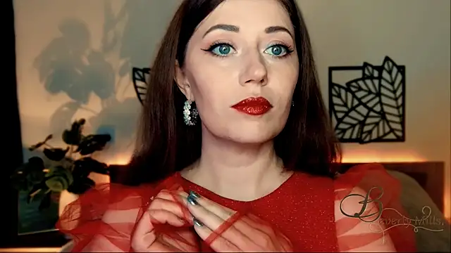 Snapshot of MissBeverlyMills chatting on 12.08.24 MissBeverlyMills online show from 12.08.24