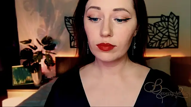 Snapshot of MissBeverlyMills chatting on 12.13.24 MissBeverlyMills online show from 12.13.24