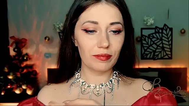 Snapshot of MissBeverlyMills chatting on 12.25.24 MissBeverlyMills online show from 12.25.24