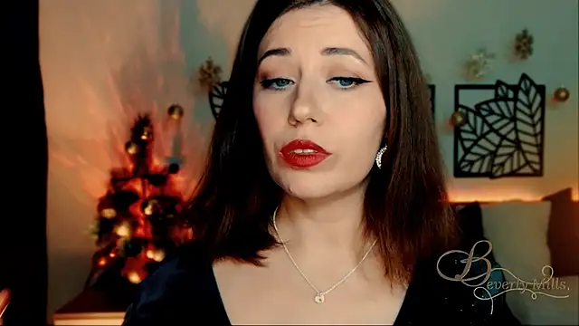 Snapshot of MissBeverlyMills chatting on 01.01.25 MissBeverlyMills online show from 01.01.25