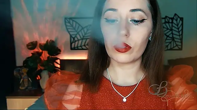 Snapshot of MissBeverlyMills chatting on 01.18.25 MissBeverlyMills online show from 01.18.25