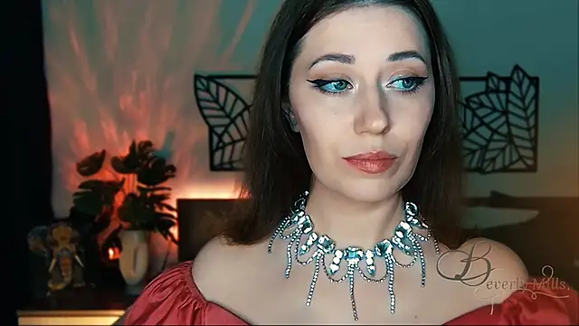 Snapshot of MissBeverlyMills chatting on 01.23.25 MissBeverlyMills online show from 01.23.25