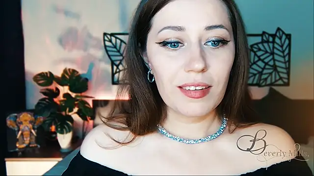 Snapshot of MissBeverlyMills chatting on 02.13.25 MissBeverlyMills online show from 02.13.25