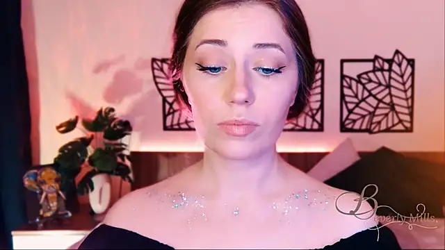 Snapshot of MissBeverlyMills chatting on 03.08.25 MissBeverlyMills online show from 03.08.25