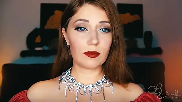 Snapshot of MissBeverlyMills chatting on 09.12.25 MissBeverlyMills online show from 09.12.25