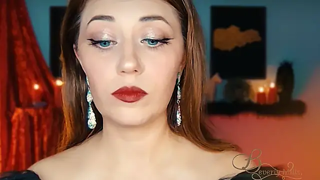 Snapshot of MissBeverlyMills chatting on 10.19.25 MissBeverlyMills online show from 10.19.25