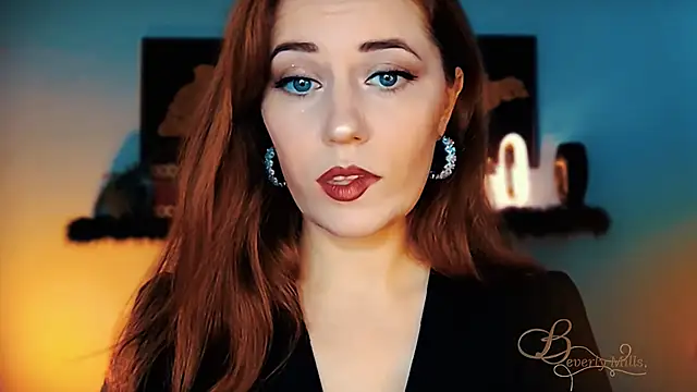 Snapshot of MissBeverlyMills chatting on 11.30.25 MissBeverlyMills online show from 11.30.25